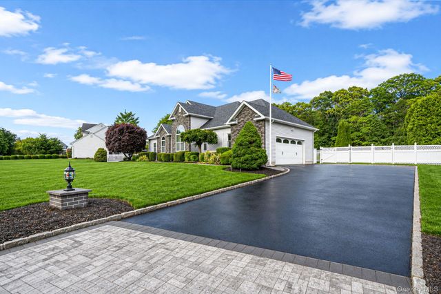 41 Paige Lane, Moriches, NY 11955
