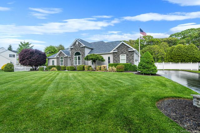 41 Paige Lane, Moriches, NY 11955