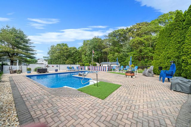 41 Paige Lane, Moriches, NY 11955