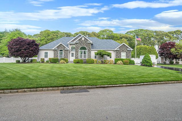 41 Paige Lane, Moriches, NY 11955