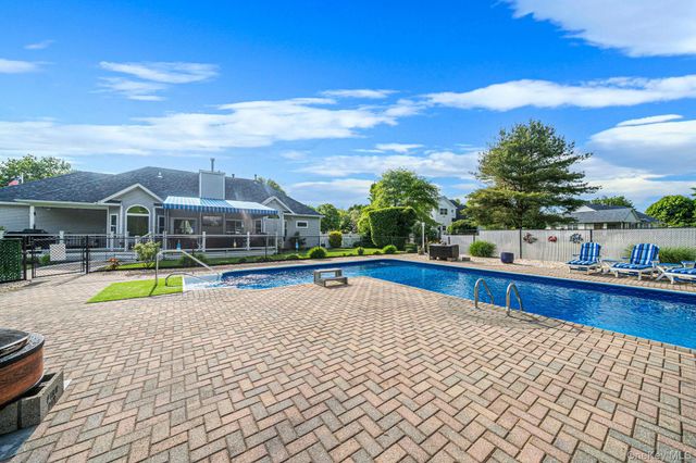 41 Paige Lane, Moriches, NY 11955