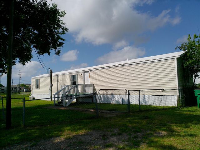 2501 Mcdonald Road, Oyster Creek, TX 77541
