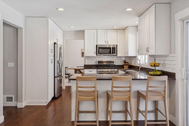 9145 Belvedere Drive, Eden Prairie, MN 55347