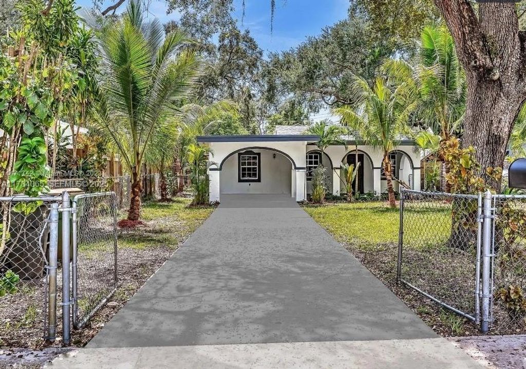 936 NE 132nd Street, North Miami, FL 33161