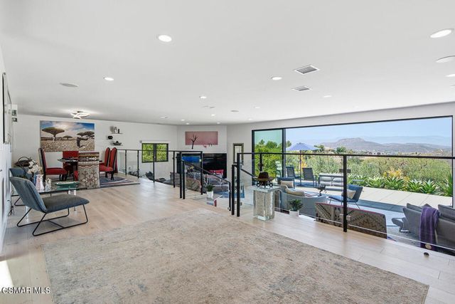 2800 Lynnview Street, Newbury Park, CA 91320