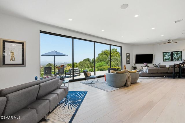 2800 Lynnview Street, Newbury Park, CA 91320