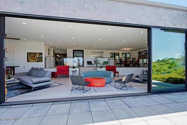2800 Lynnview Street, Newbury Park, CA 91320