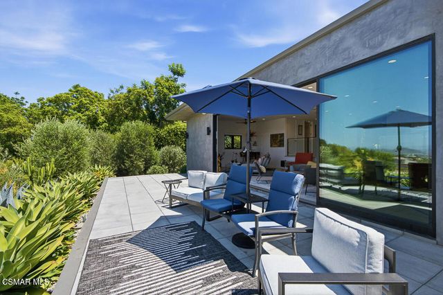 2800 Lynnview Street, Newbury Park, CA 91320