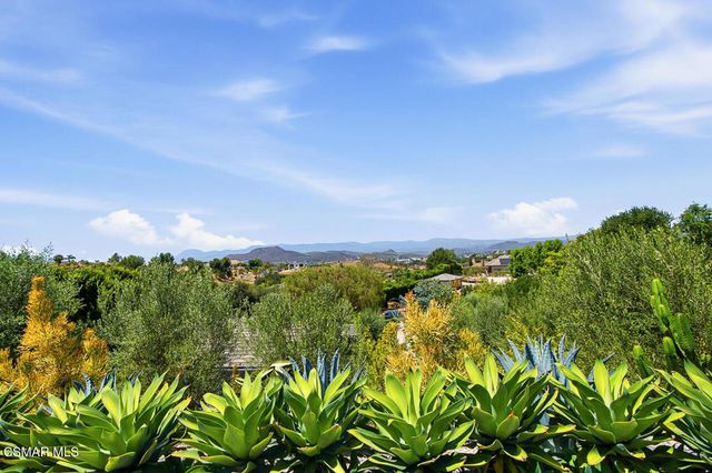 2800 Lynnview Street, Newbury Park, CA 91320
