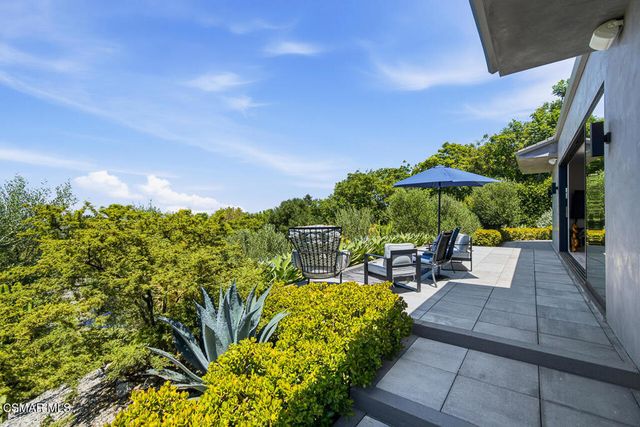 2800 Lynnview Street, Newbury Park, CA 91320