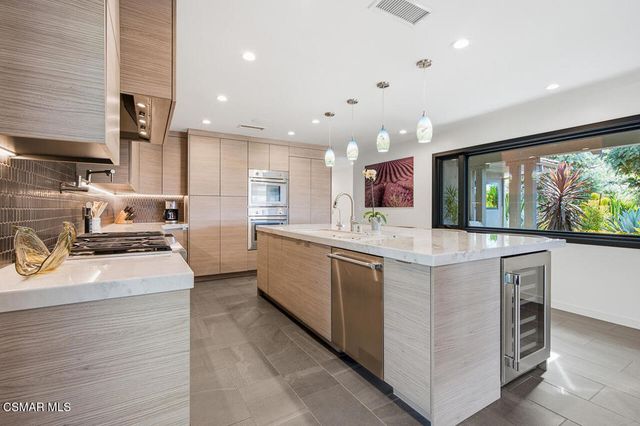 2800 Lynnview Street, Newbury Park, CA 91320