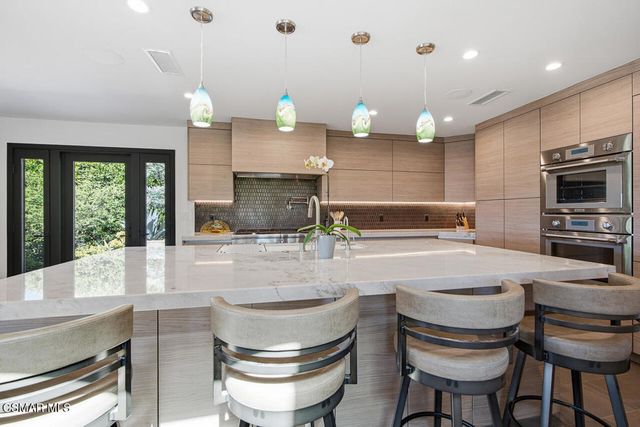 2800 Lynnview Street, Newbury Park, CA 91320