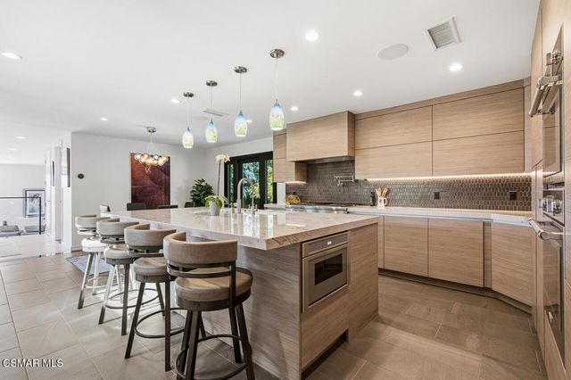 2800 Lynnview Street, Newbury Park, CA 91320