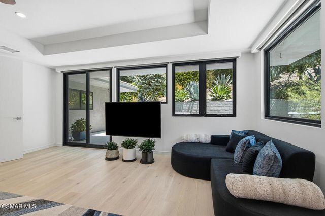 2800 Lynnview Street, Newbury Park, CA 91320