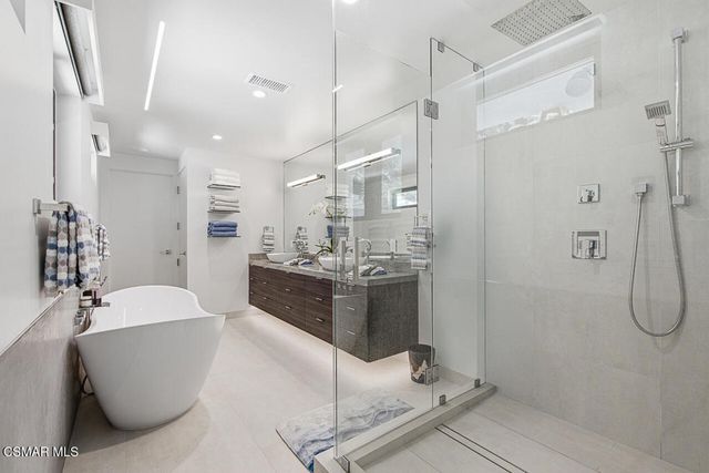 2800 Lynnview Street, Newbury Park, CA 91320