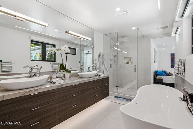 2800 Lynnview Street, Newbury Park, CA 91320