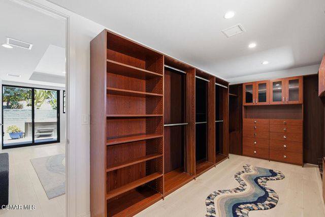 2800 Lynnview Street, Newbury Park, CA 91320