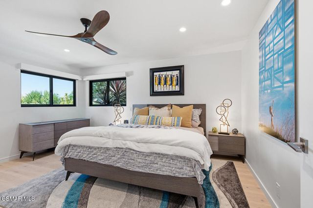 2800 Lynnview Street, Newbury Park, CA 91320