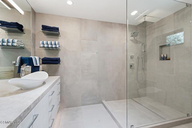 2800 Lynnview Street, Newbury Park, CA 91320