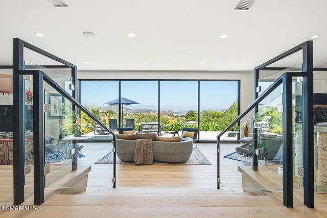 2800 Lynnview Street, Newbury Park, CA 91320
