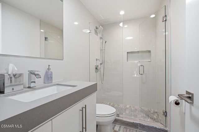 2800 Lynnview Street, Newbury Park, CA 91320