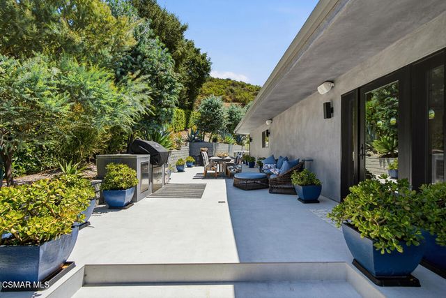 2800 Lynnview Street, Newbury Park, CA 91320