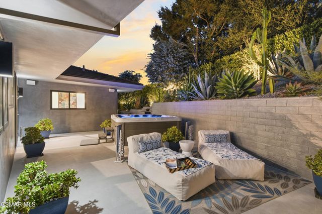 2800 Lynnview Street, Newbury Park, CA 91320