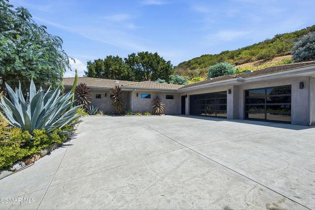 2800 Lynnview Street, Newbury Park, CA 91320