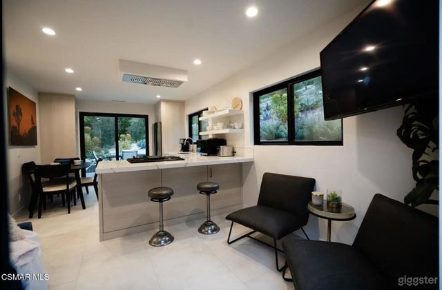 2800 Lynnview Street, Newbury Park, CA 91320