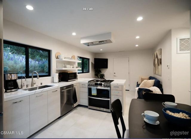 2800 Lynnview Street, Newbury Park, CA 91320