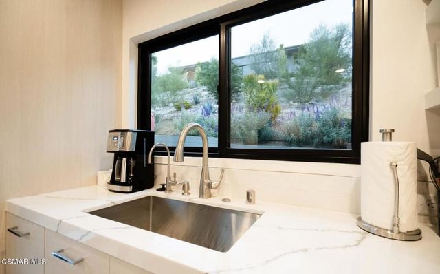 2800 Lynnview Street, Newbury Park, CA 91320