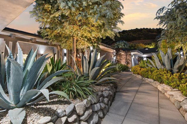 2800 Lynnview Street, Newbury Park, CA 91320