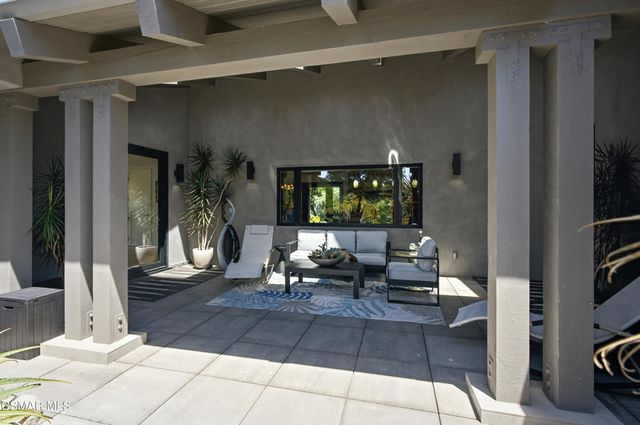 2800 Lynnview Street, Newbury Park, CA 91320