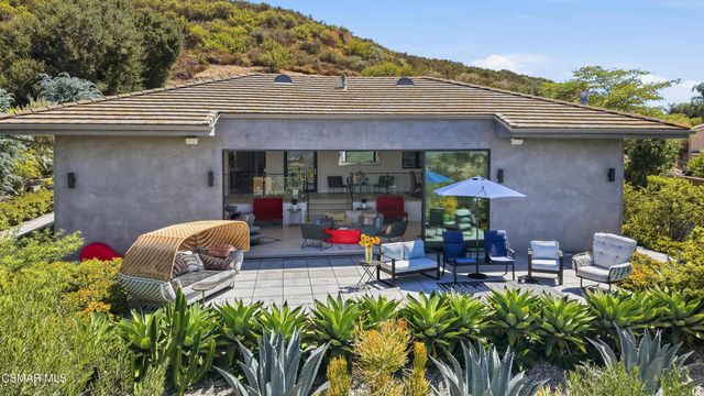 2800 Lynnview Street, Newbury Park, CA 91320