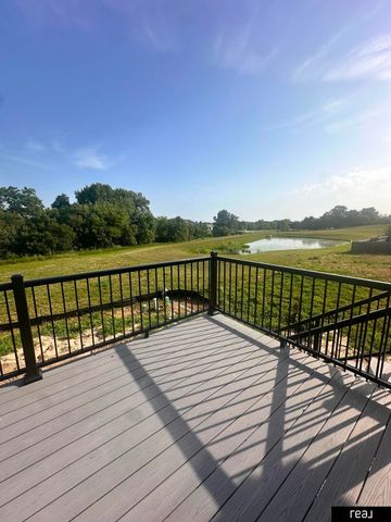 10914 Portage Drive, Papillion, NE 68046
