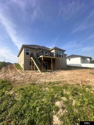 10914 Portage Drive, Papillion, NE 68046