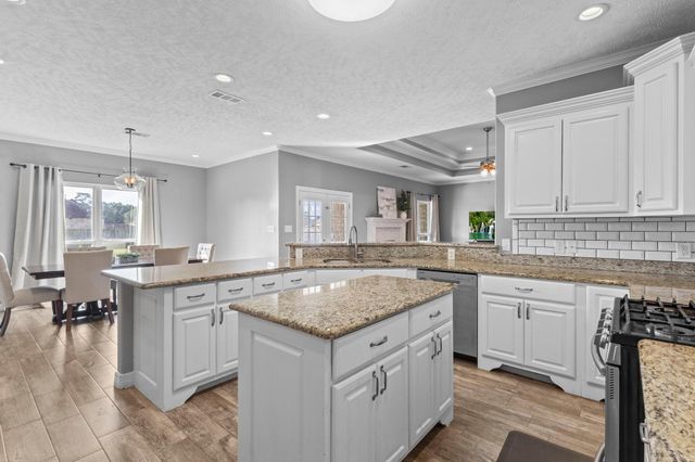 621 Pioneer, Bridge City, TX 77611