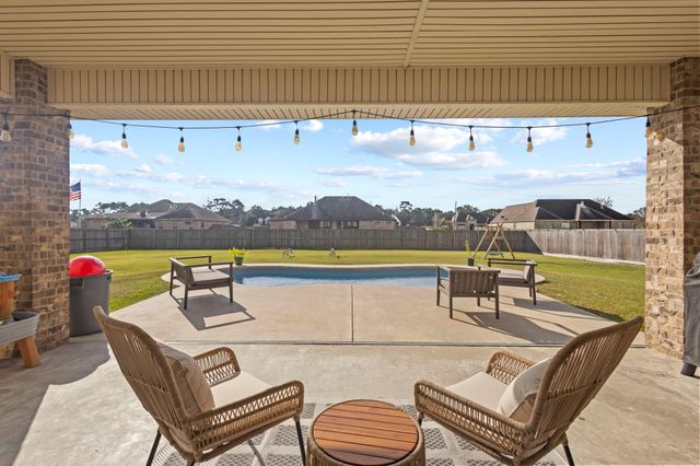 621 Pioneer, Bridge City, TX 77611