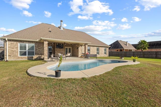 621 Pioneer, Bridge City, TX 77611