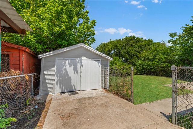 1312 Lindsey Street, Fort Worth, TX 76105