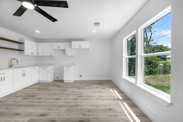 1312 Lindsey Street, Fort Worth, TX 76105