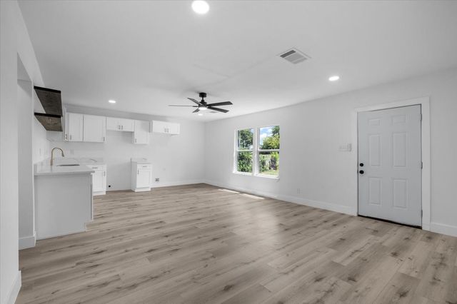 1312 Lindsey Street, Fort Worth, TX 76105