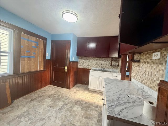 484 Dartmouth Avenue, Buffalo, NY 14215