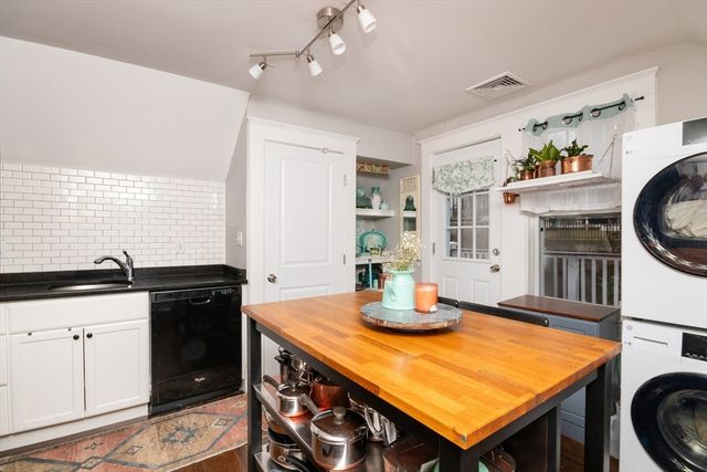 83 Orange Street 2, Boston, MA 02131