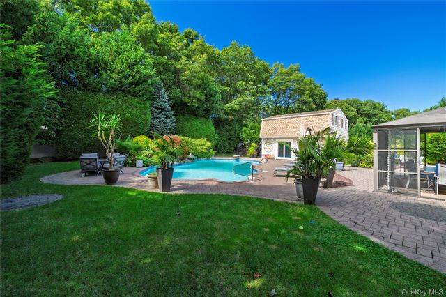 24 Sal Court, Bohemia, NY 11716
