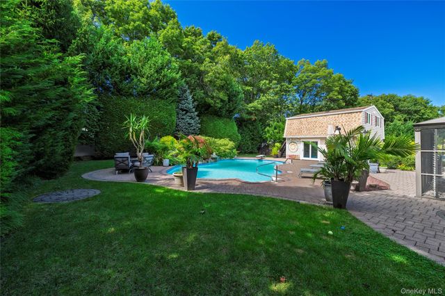 24 Sal Court, Bohemia, NY 11716