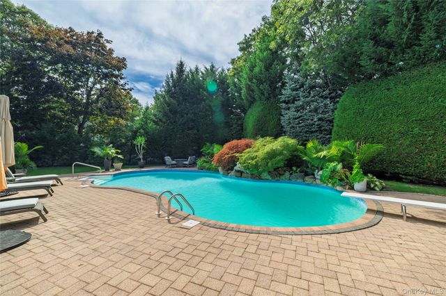 24 Sal Court, Bohemia, NY 11716
