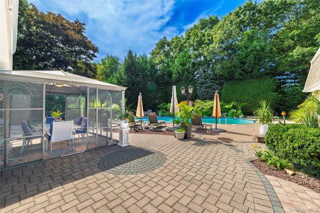 24 Sal Court, Bohemia, NY 11716