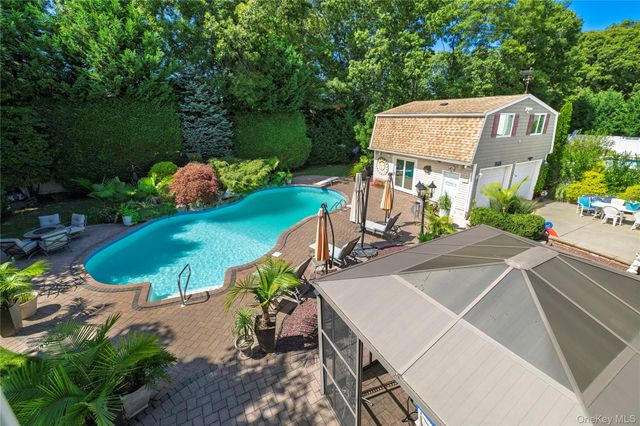24 Sal Court, Bohemia, NY 11716