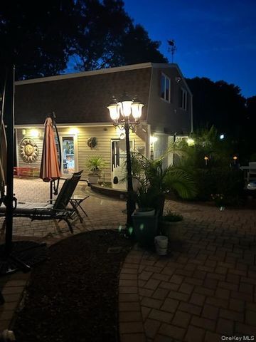 24 Sal Court, Bohemia, NY 11716